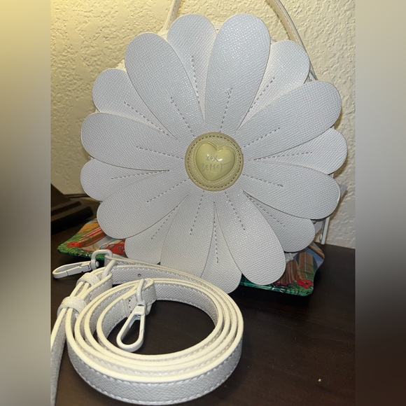 Betsey Johnson CO Petal Kitsch CrossBody Purse Daisy Bloom Wildly Original - Picture 2 of 7